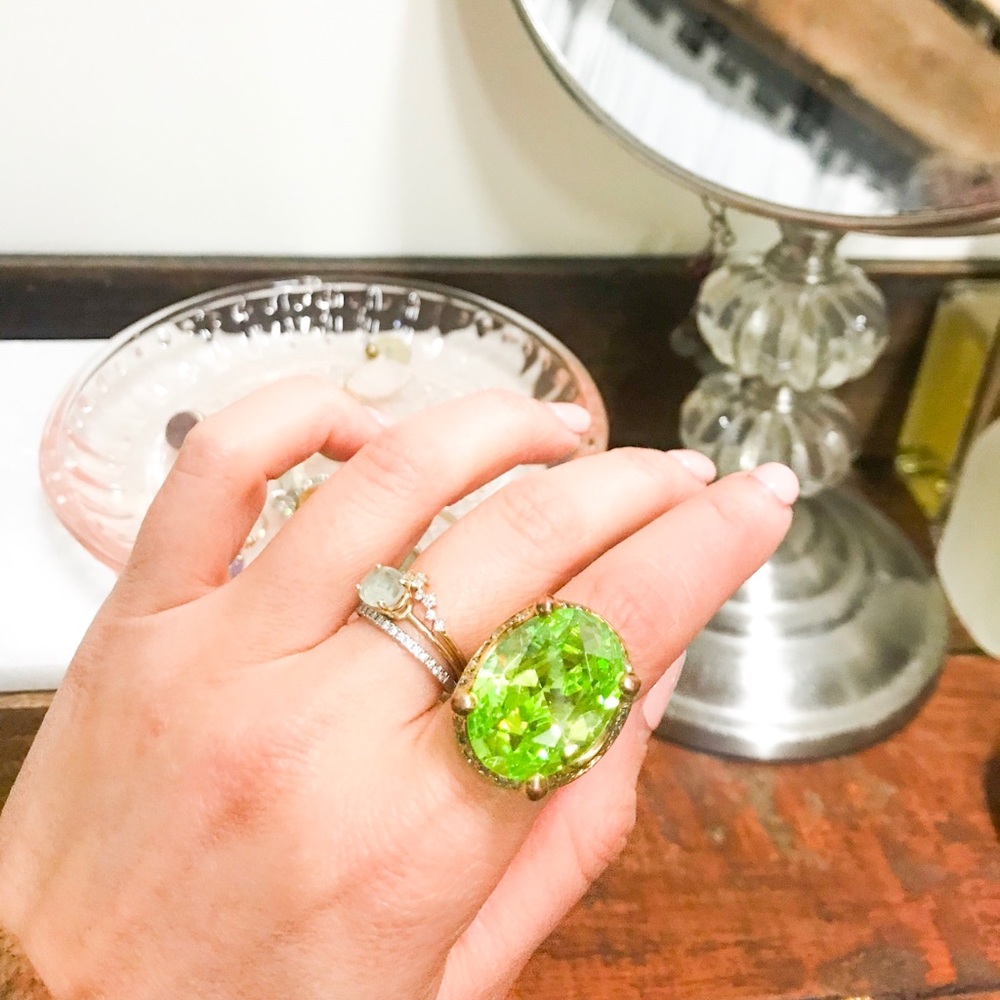 Banana Republic green crystal gold cocktail ring